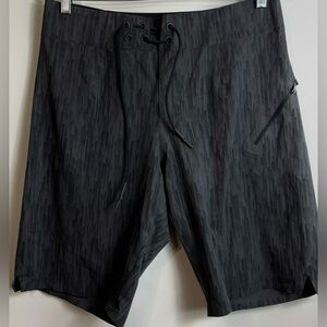 Men’s Lululemon athletica Board Shorts Sz 40
